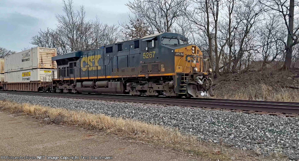 CSX 5267 leads I115.